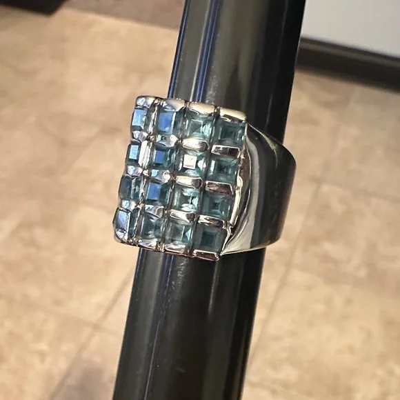 London Blue Topaz princess cut ring in 925 sterling silver. Size 7 - Picture 3 of 6